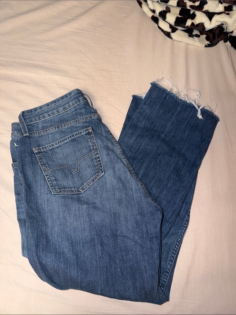 Kimes Ranch Women's Medium Blue Straight-Leg Jeans with Raw Hem
